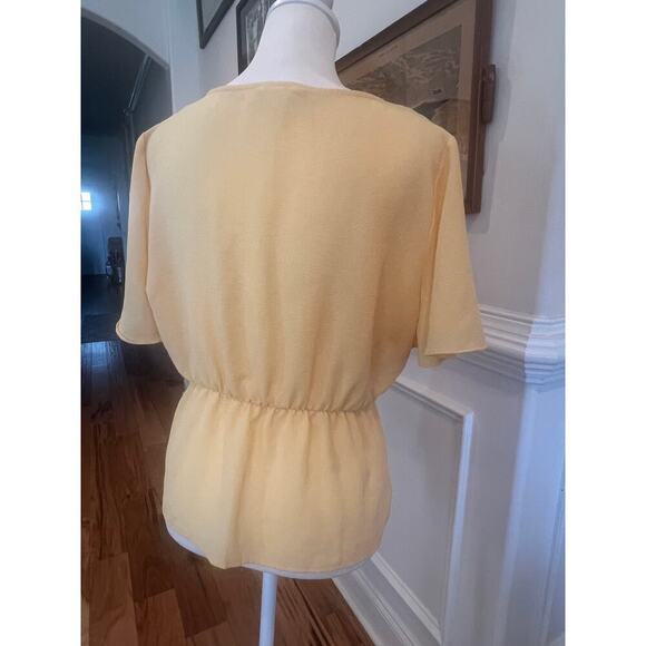 PINK ROSE SHORT BELL SLEEVE YELLOW LIGHTWEIGHT WOMENS TOP SIZE LARGE - Picture 4 of 5